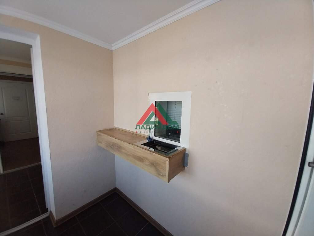 Сдам в аренду магазин 211.5 м.кв.