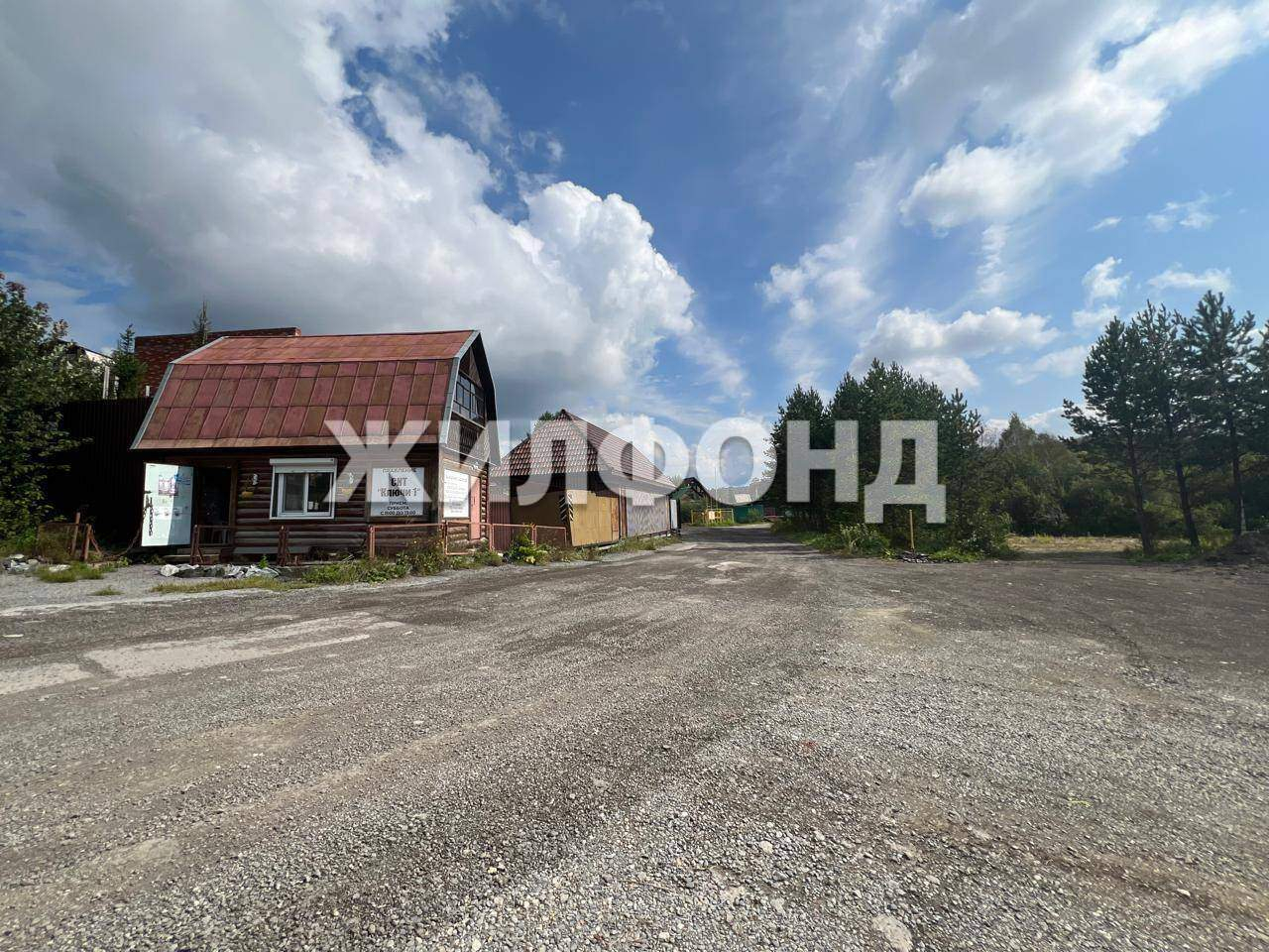 Продам земельный участок 1500 м.кв.