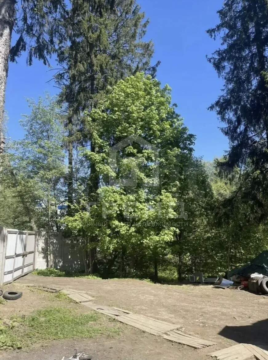 Продам земельный участок 1900 м.кв.