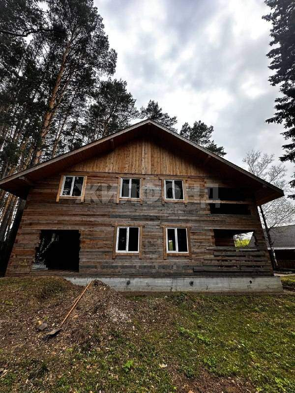 Продам земельный участок 1700 м.кв.