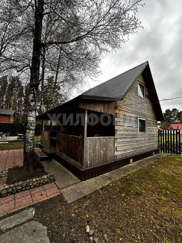 Продам земельный участок 1700 м.кв.