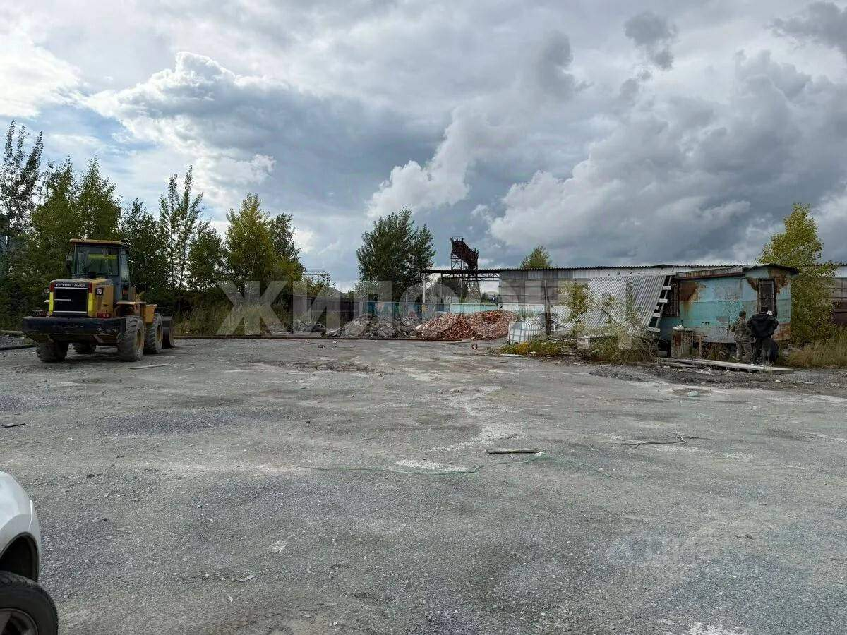 Продам земельный участок 1700 м.кв.