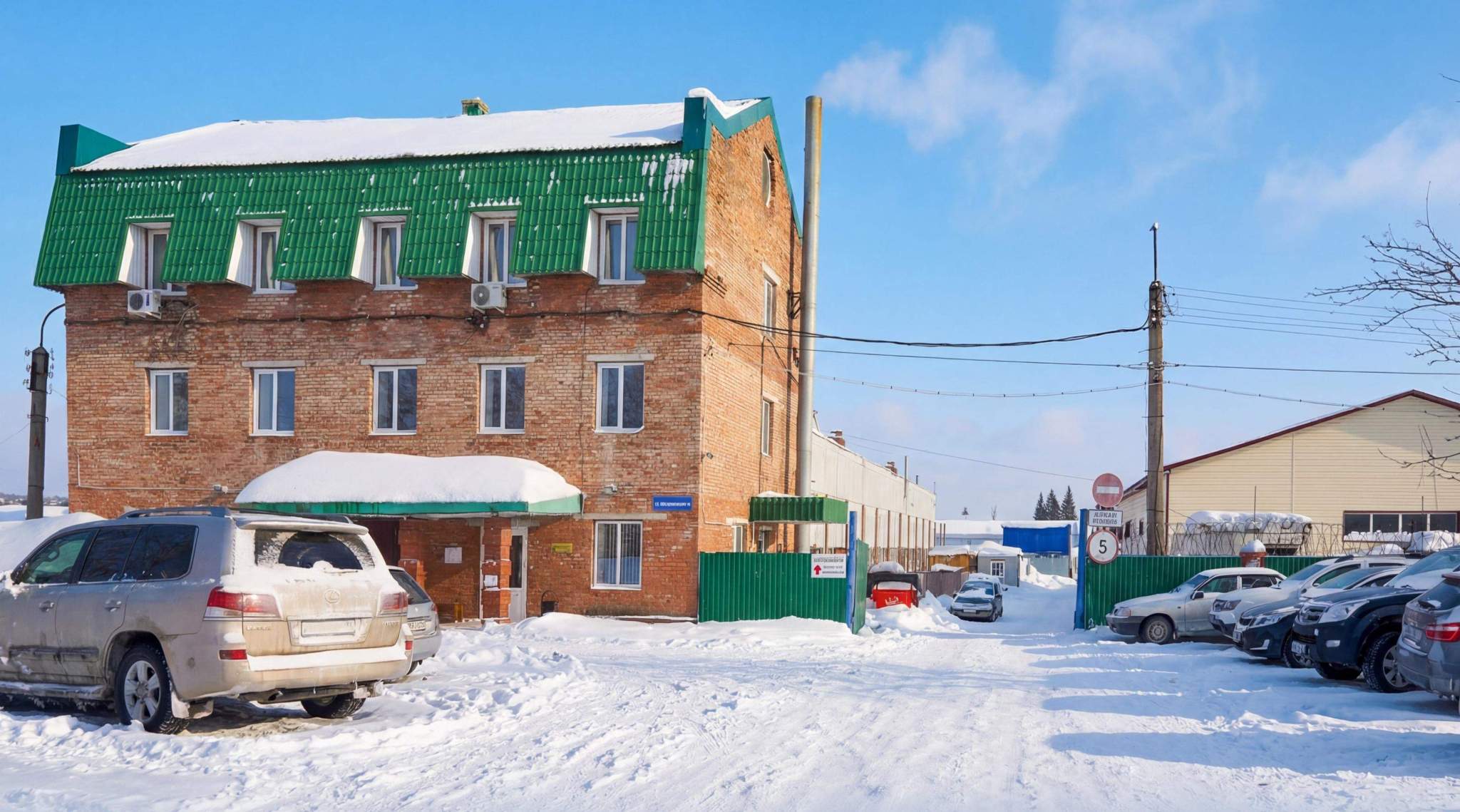 Продам торговое помещение 1352.3 м.кв.