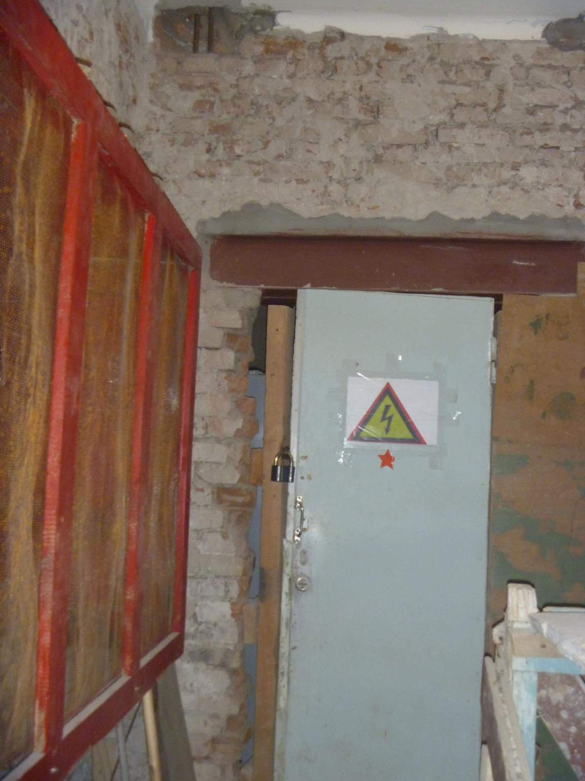 Продам торговое помещение 2572.6 м.кв.