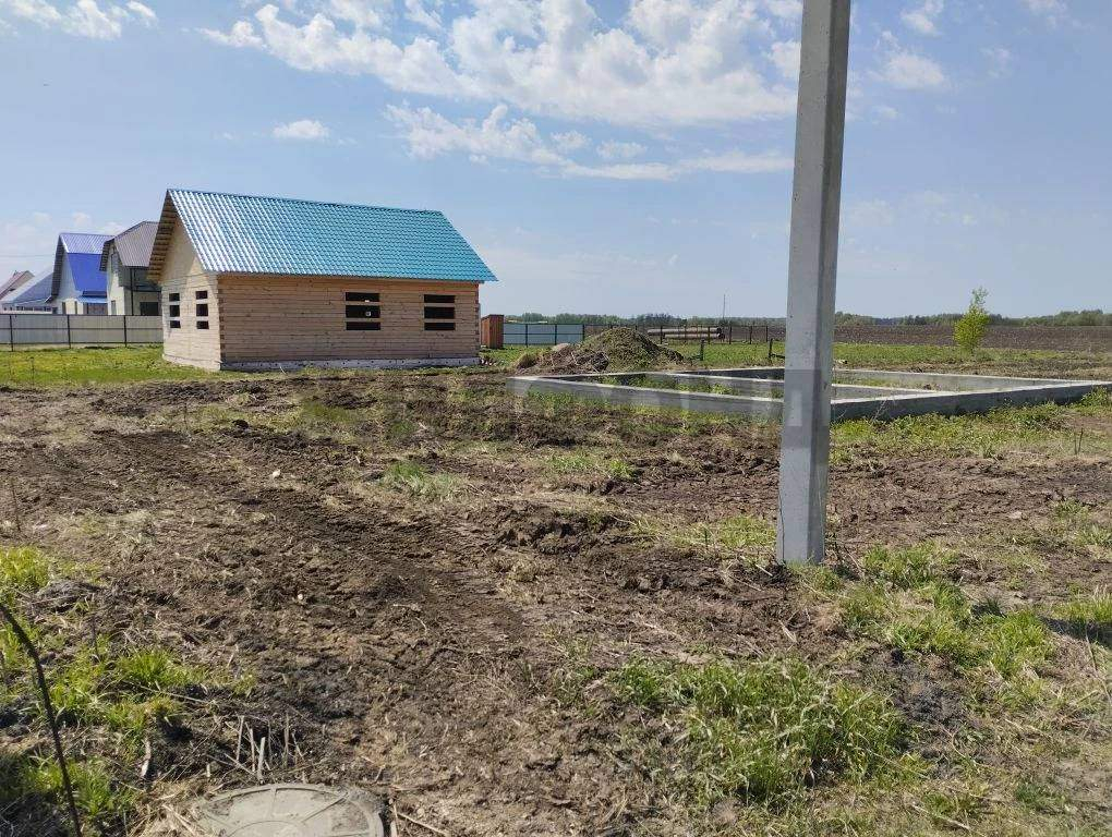 Продам земельный участок 1400 м.кв.