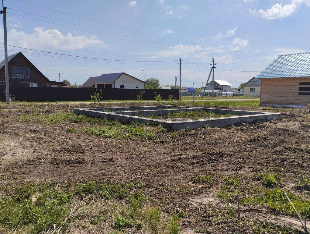 Продам земельный участок 1400 м.кв.