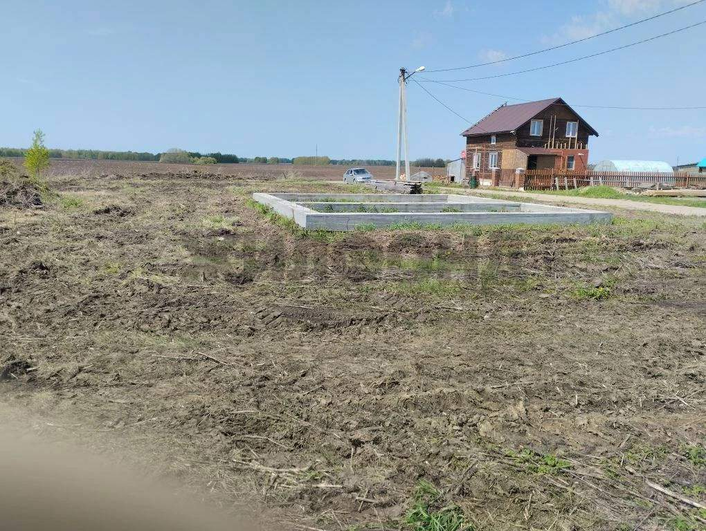 Продам земельный участок 1400 м.кв.