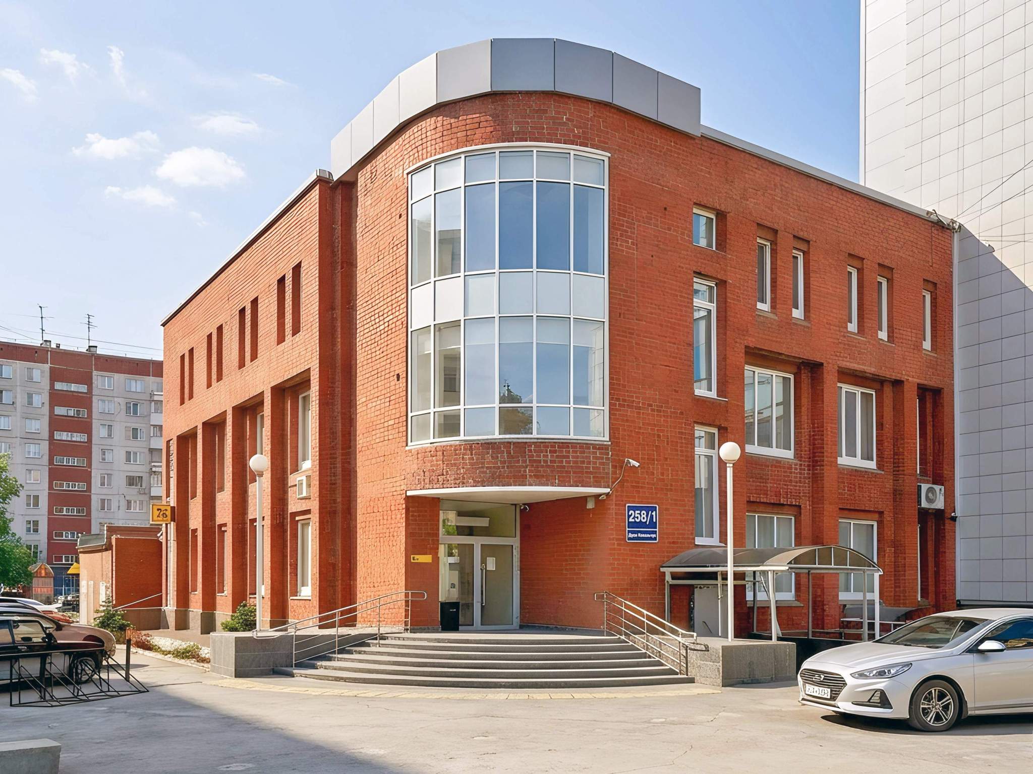 Продам торговое помещение 1107.8 м.кв.