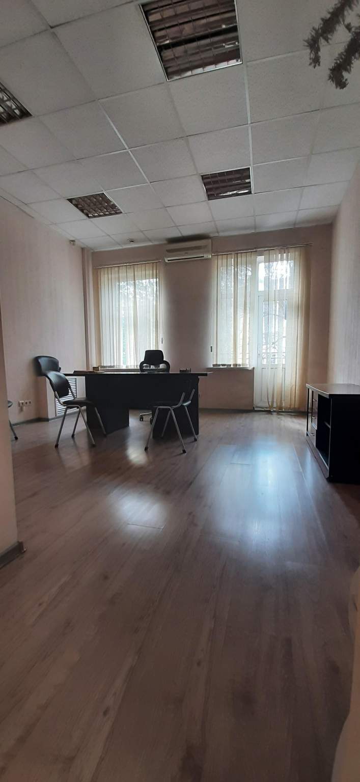 Продам торговое помещение 1016.7 м.кв.