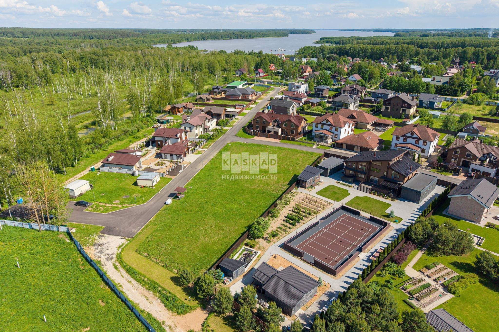 Продам земельный участок 3000 м.кв.
