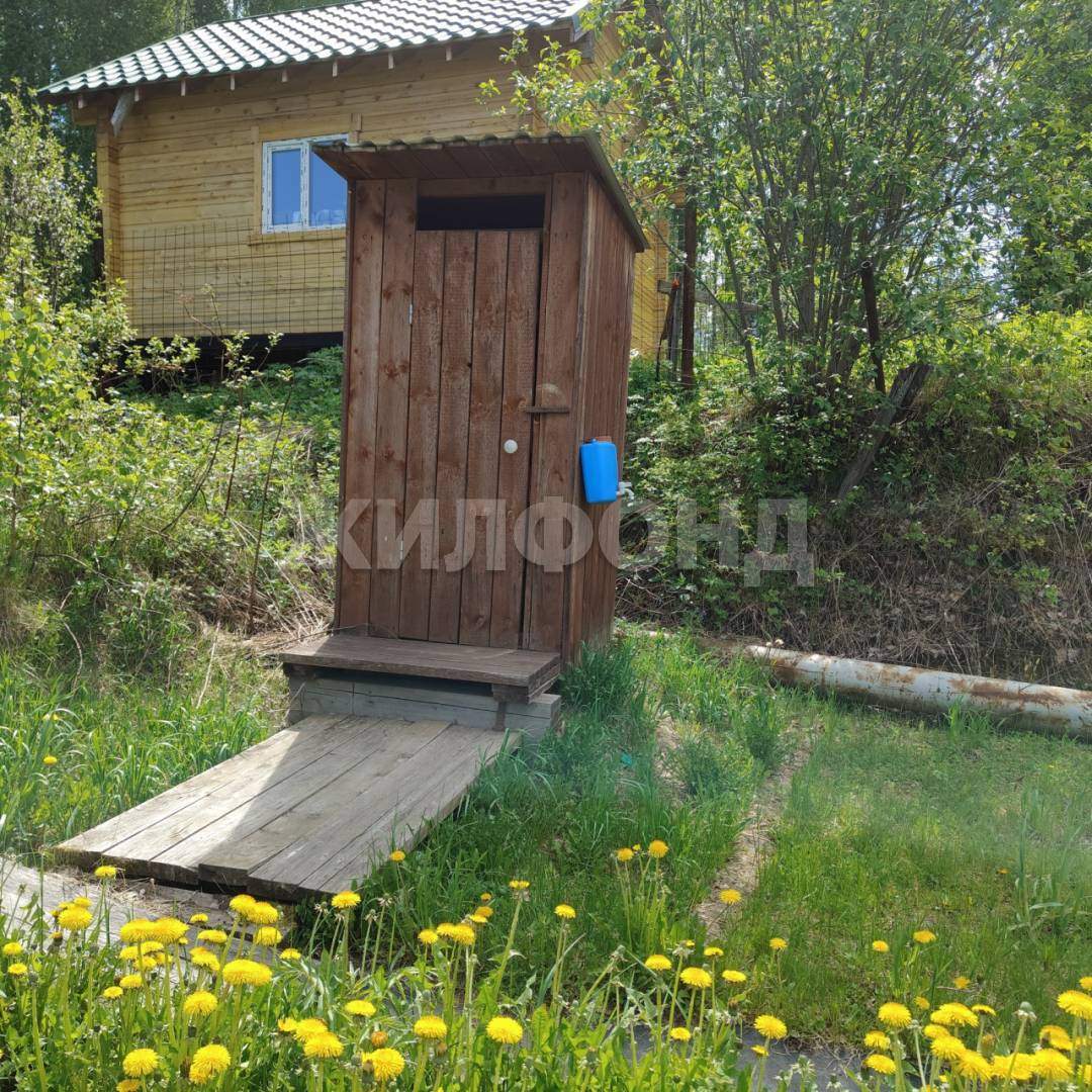 Продам земельный участок 1300 м.кв.