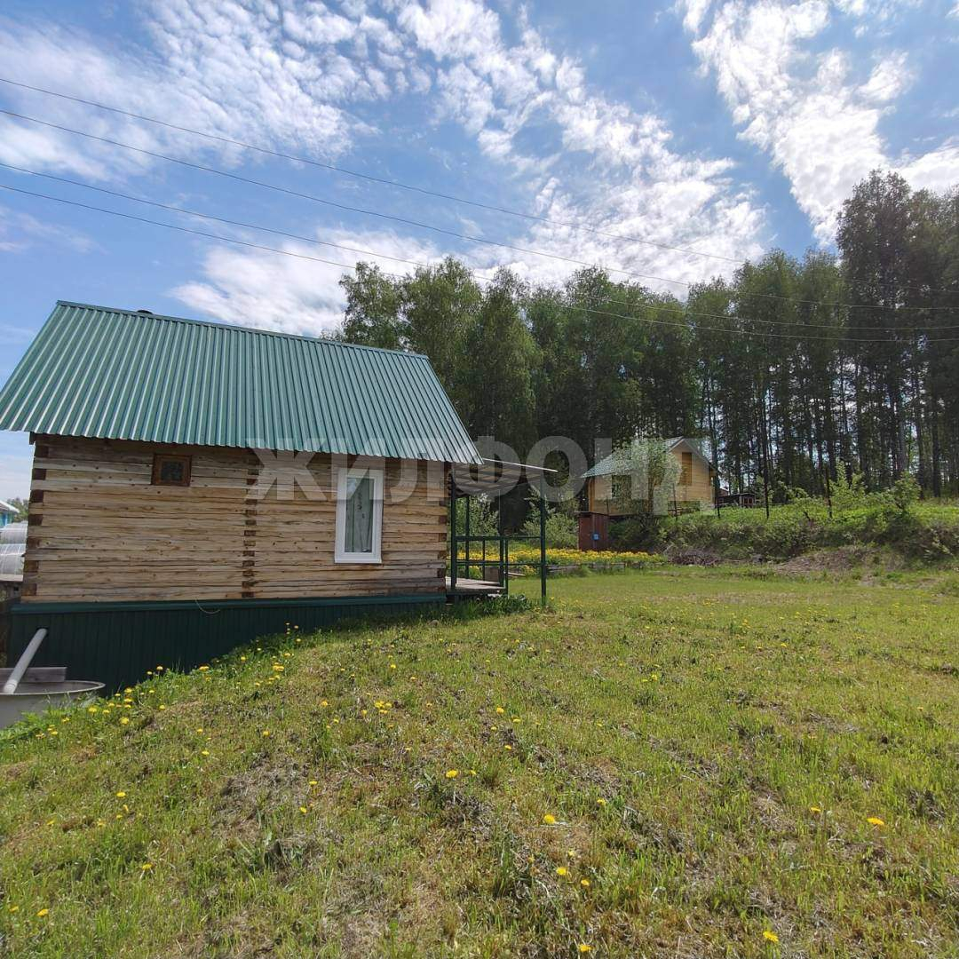 Продам земельный участок 1300 м.кв.