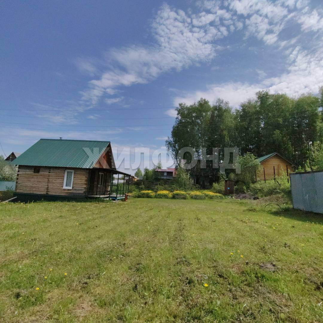 Продам земельный участок 1300 м.кв.