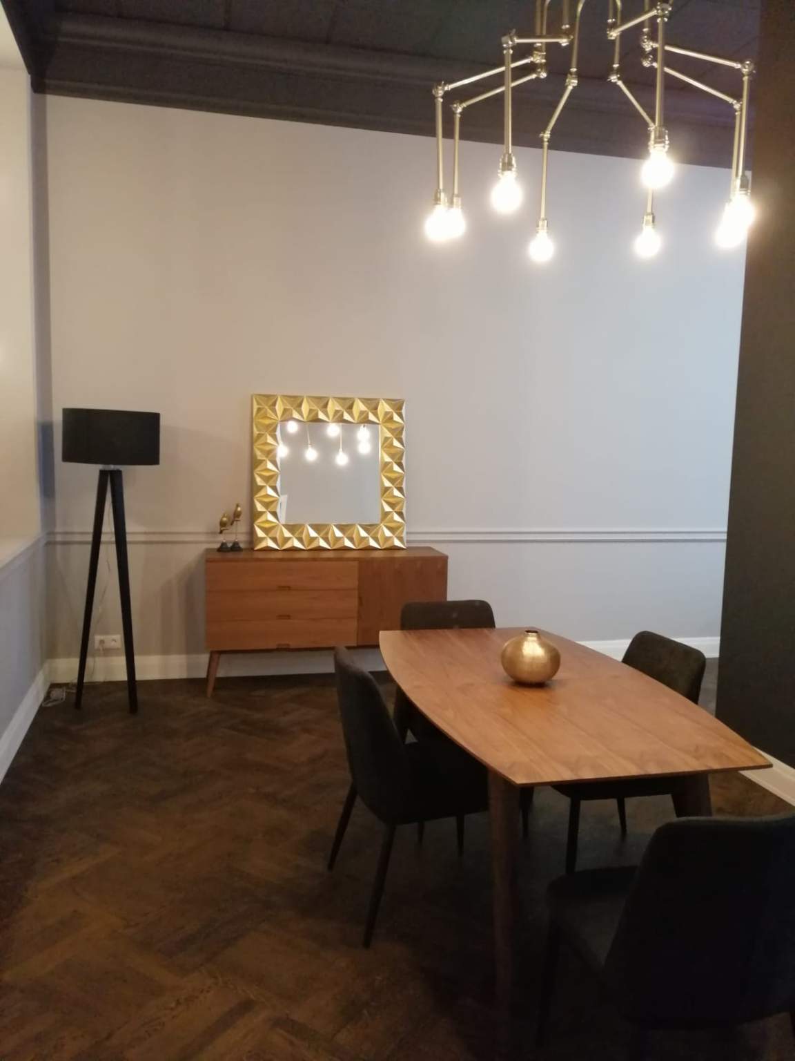 Продам торговое помещение 4012.7 м.кв.