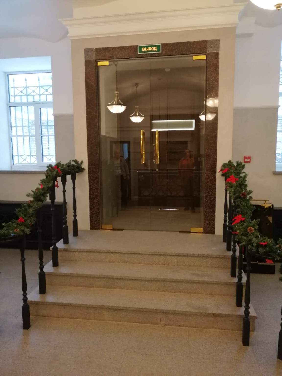 Продам торговое помещение 4012.7 м.кв.