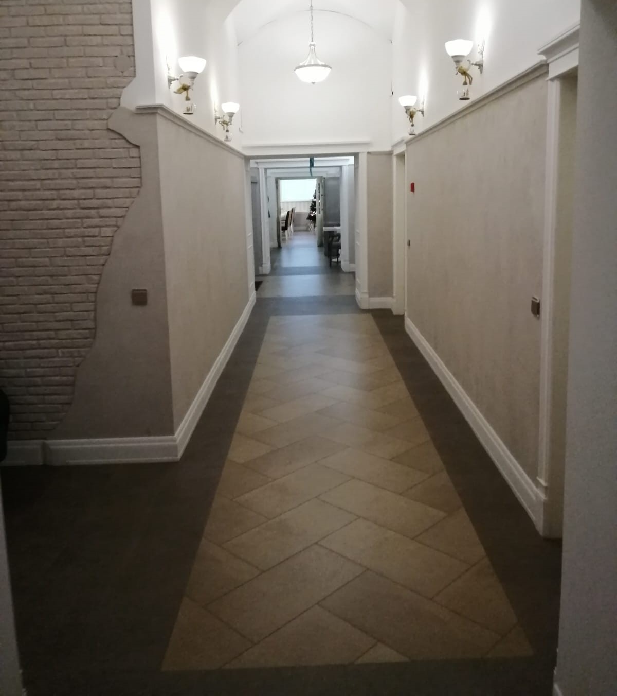 Продам торговое помещение 4012.7 м.кв.