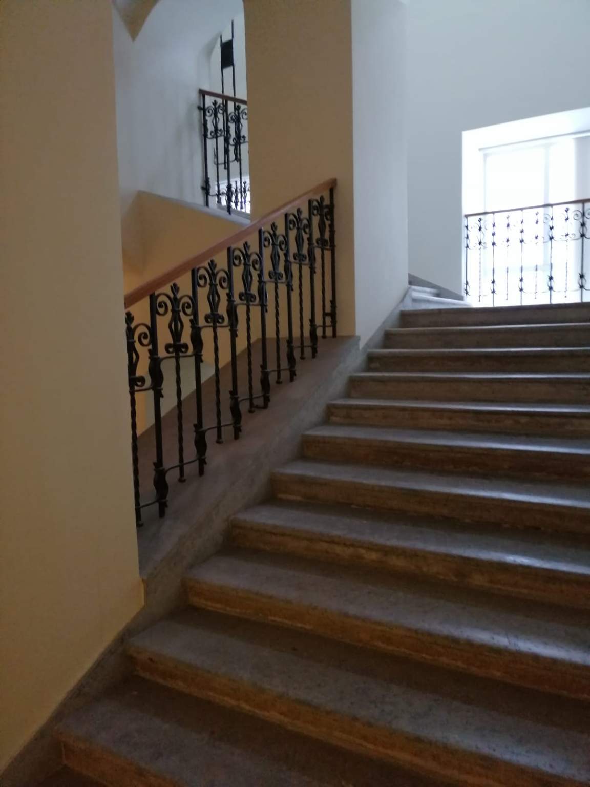 Продам торговое помещение 4012.7 м.кв.