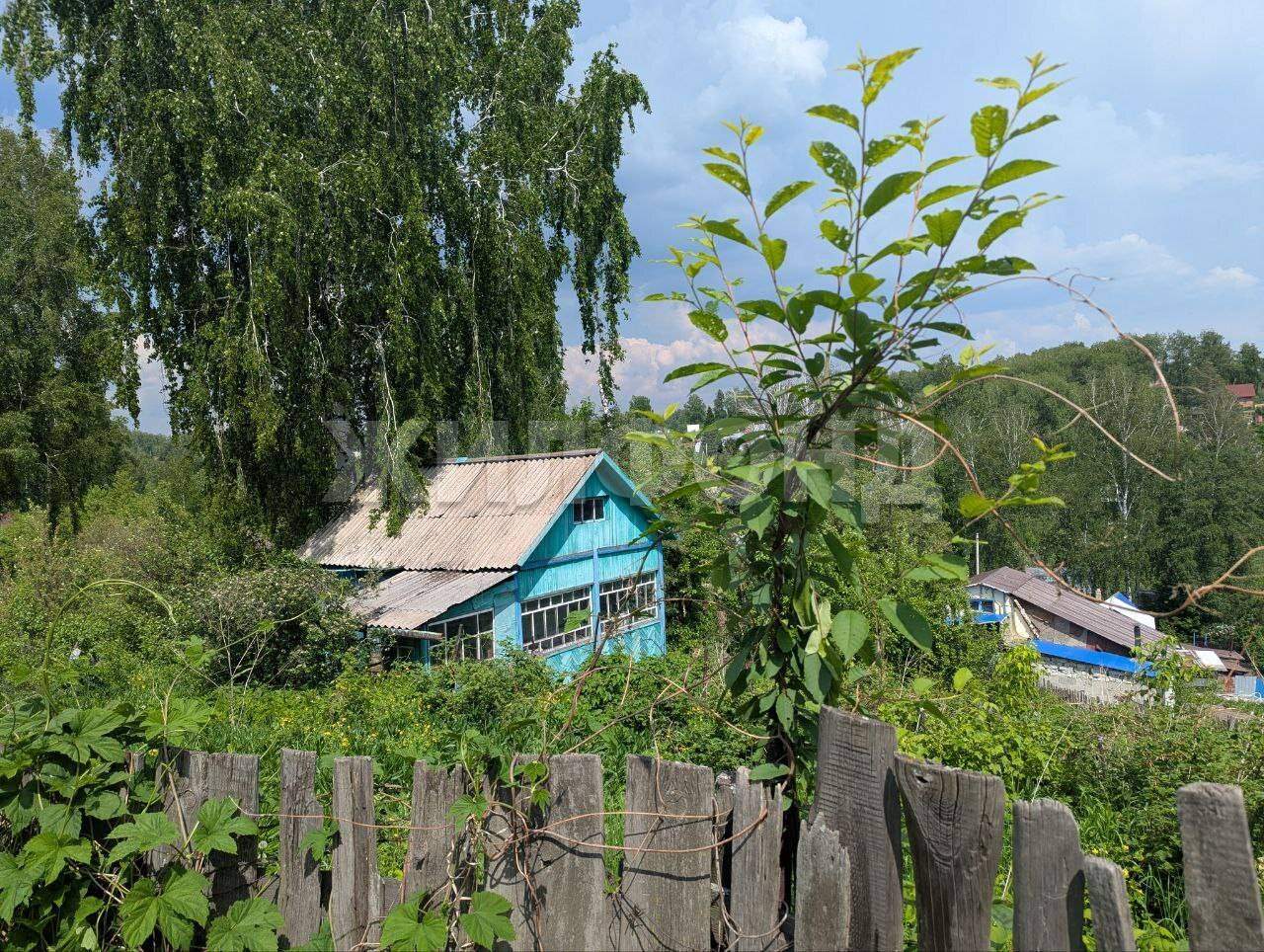 Продам земельный участок 1200 м.кв.