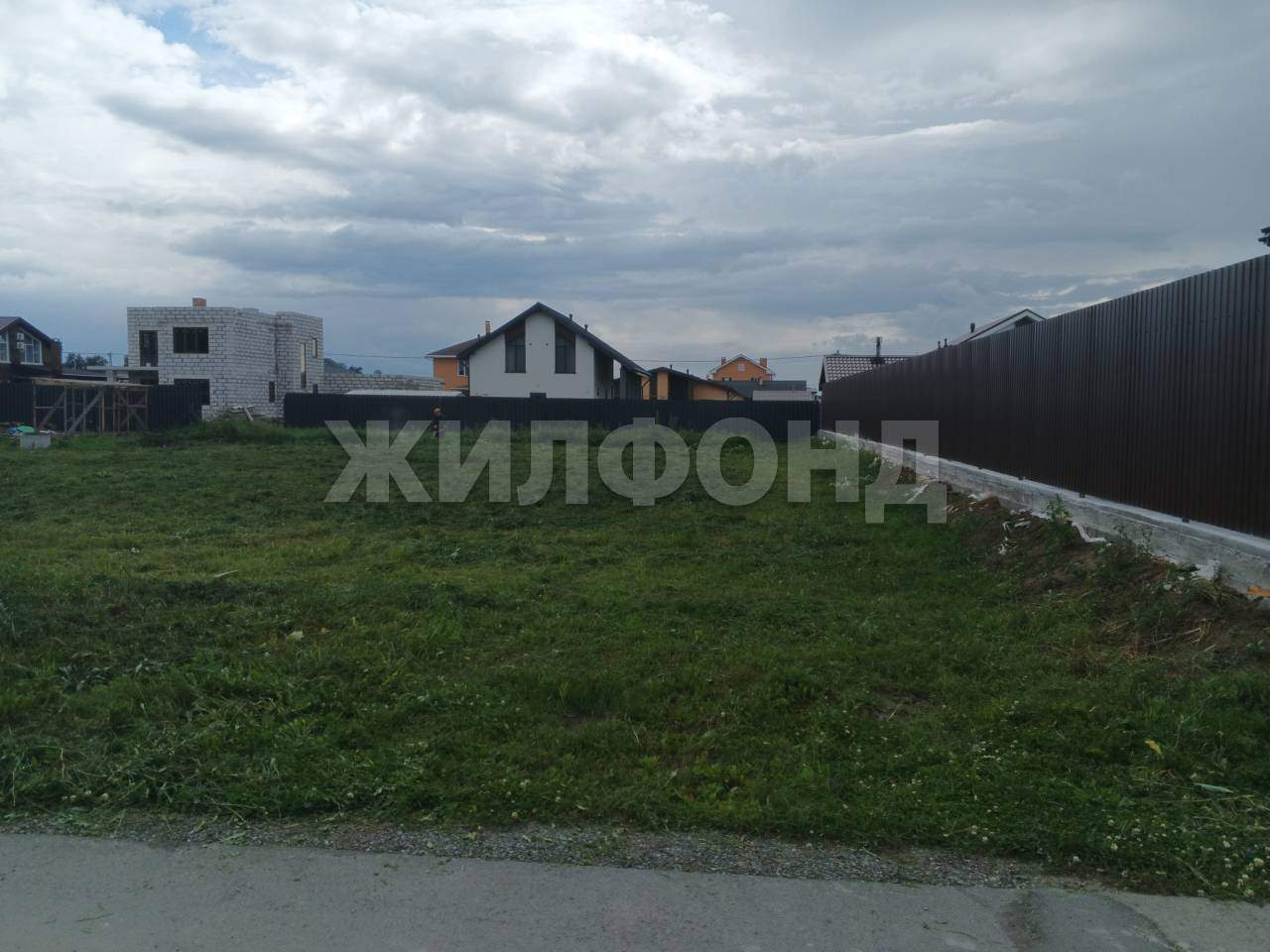 Продам земельный участок 1011 м.кв.