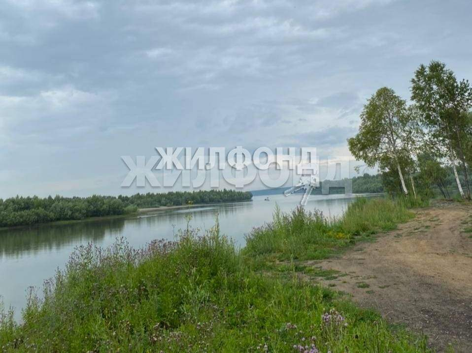 Продам земельный участок 2000 м.кв.