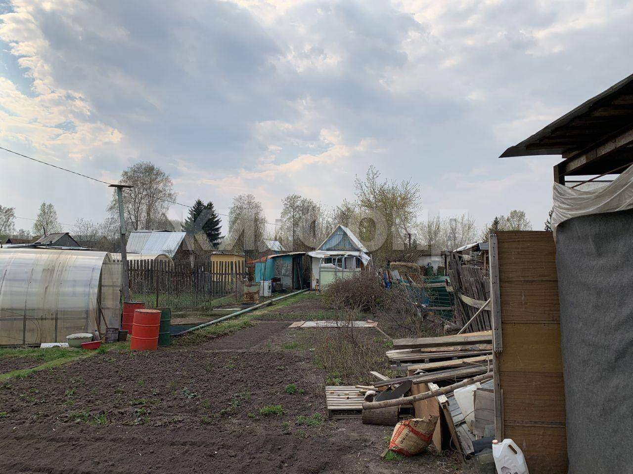 Продам земельный участок 660 м.кв.