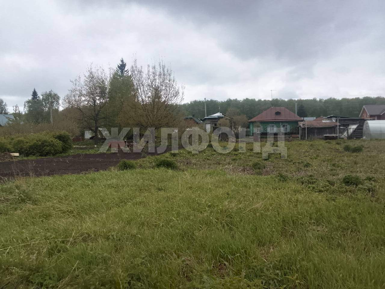 Продам земельный участок 1000 м.кв.