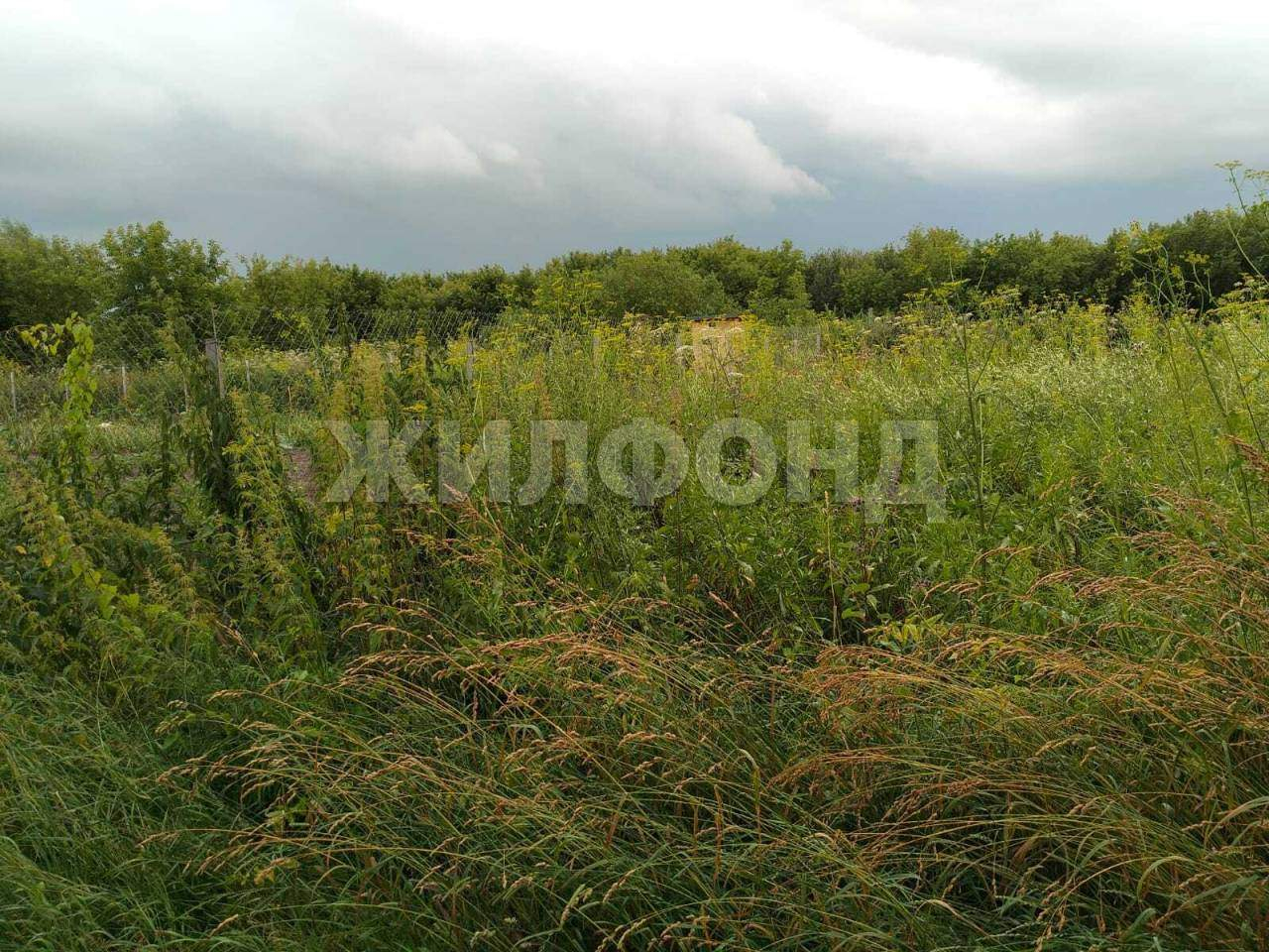 Продам земельный участок 800 м.кв.
