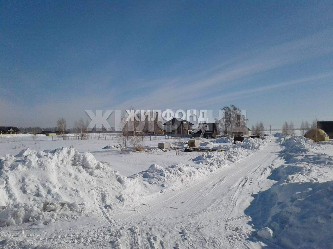 Продам земельный участок 1000 м.кв.