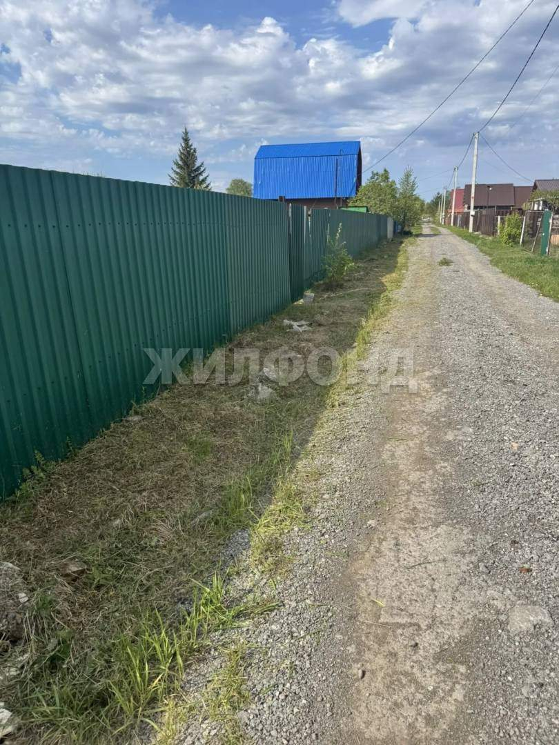 Продам земельный участок 1200 м.кв.