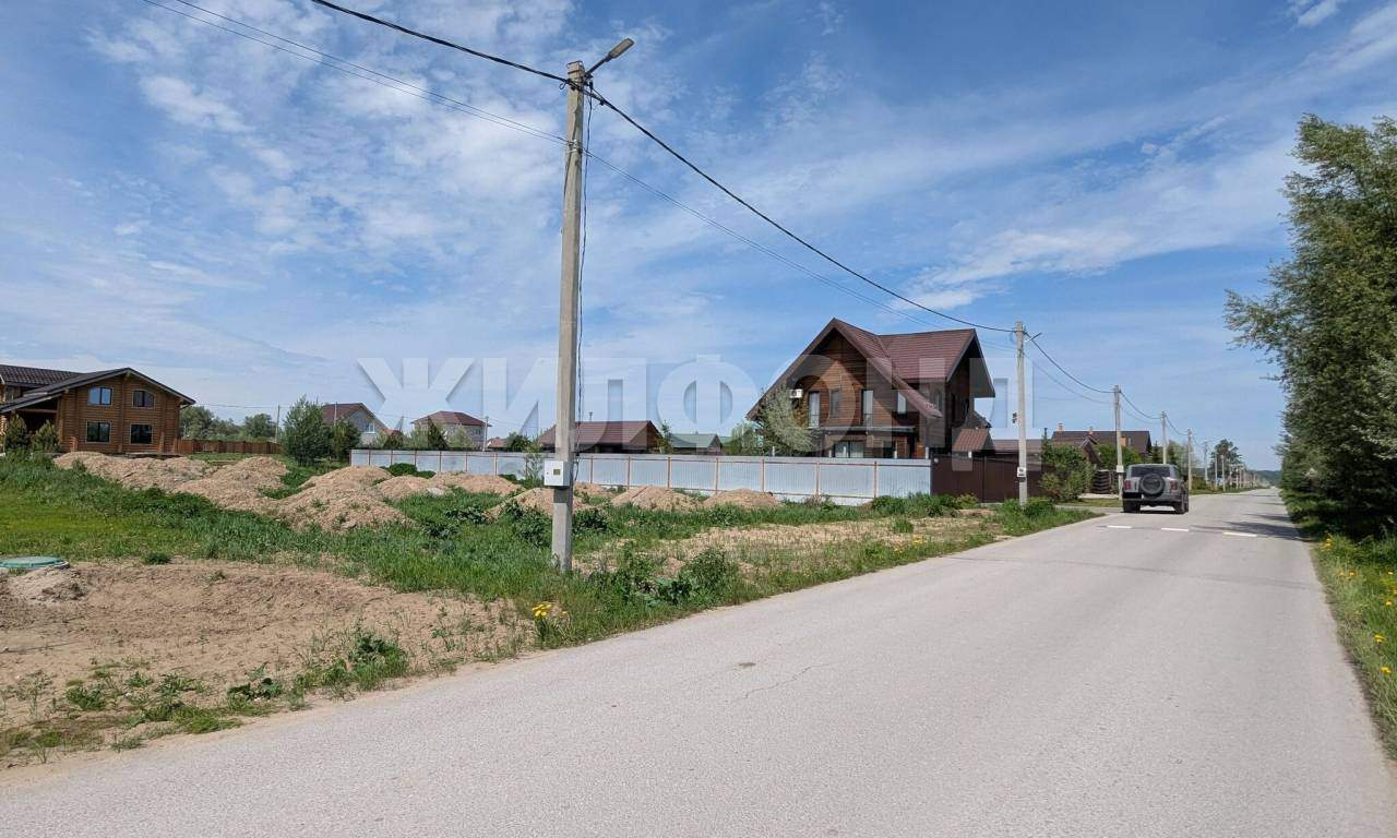 Продам земельный участок 1000 м.кв.