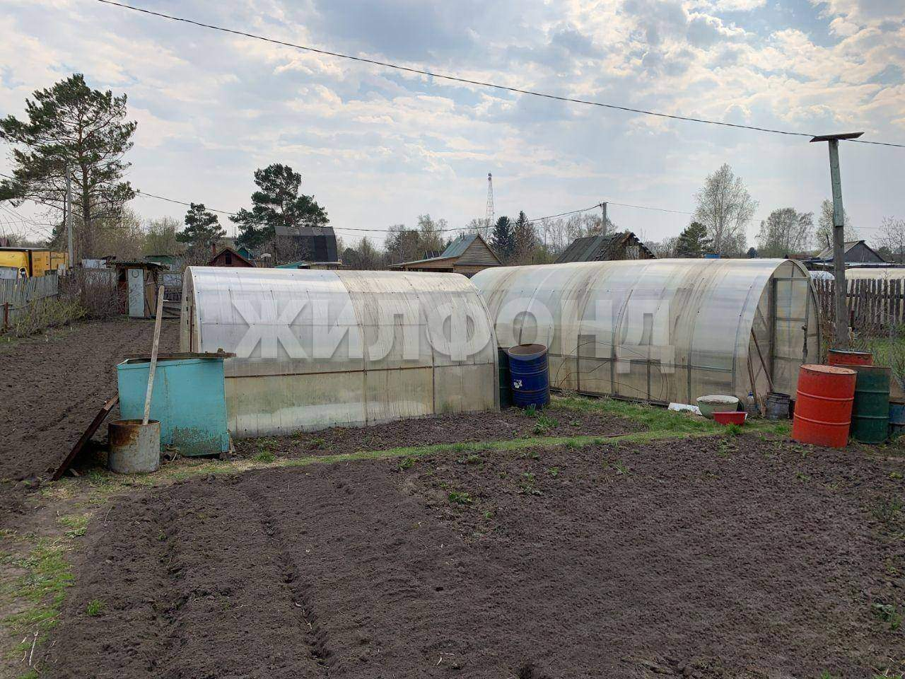 Продам земельный участок 660 м.кв.