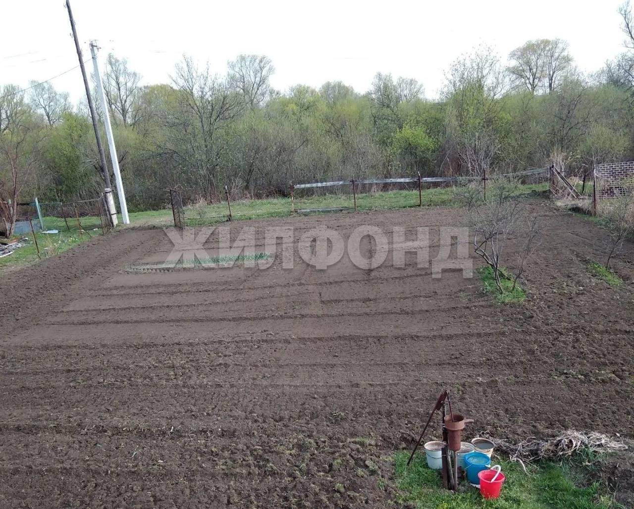 Продам земельный участок 1000 м.кв.
