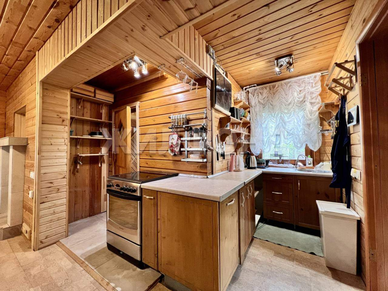 Продам земельный участок 1800 м.кв.