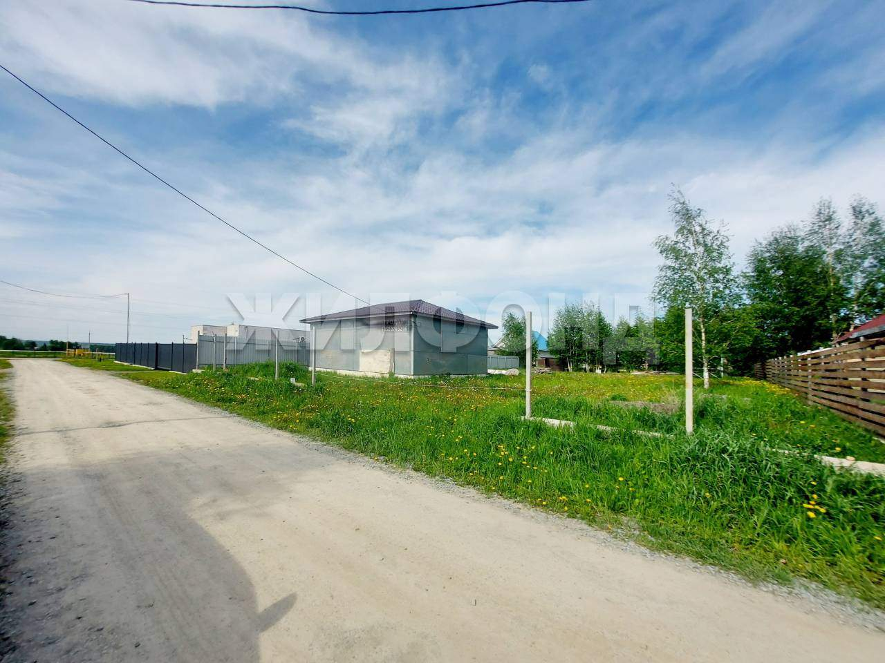 Продам земельный участок 1000 м.кв.