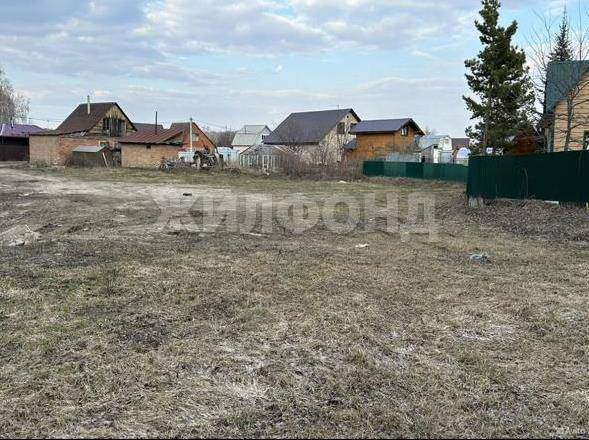 Продам земельный участок 600 м.кв.