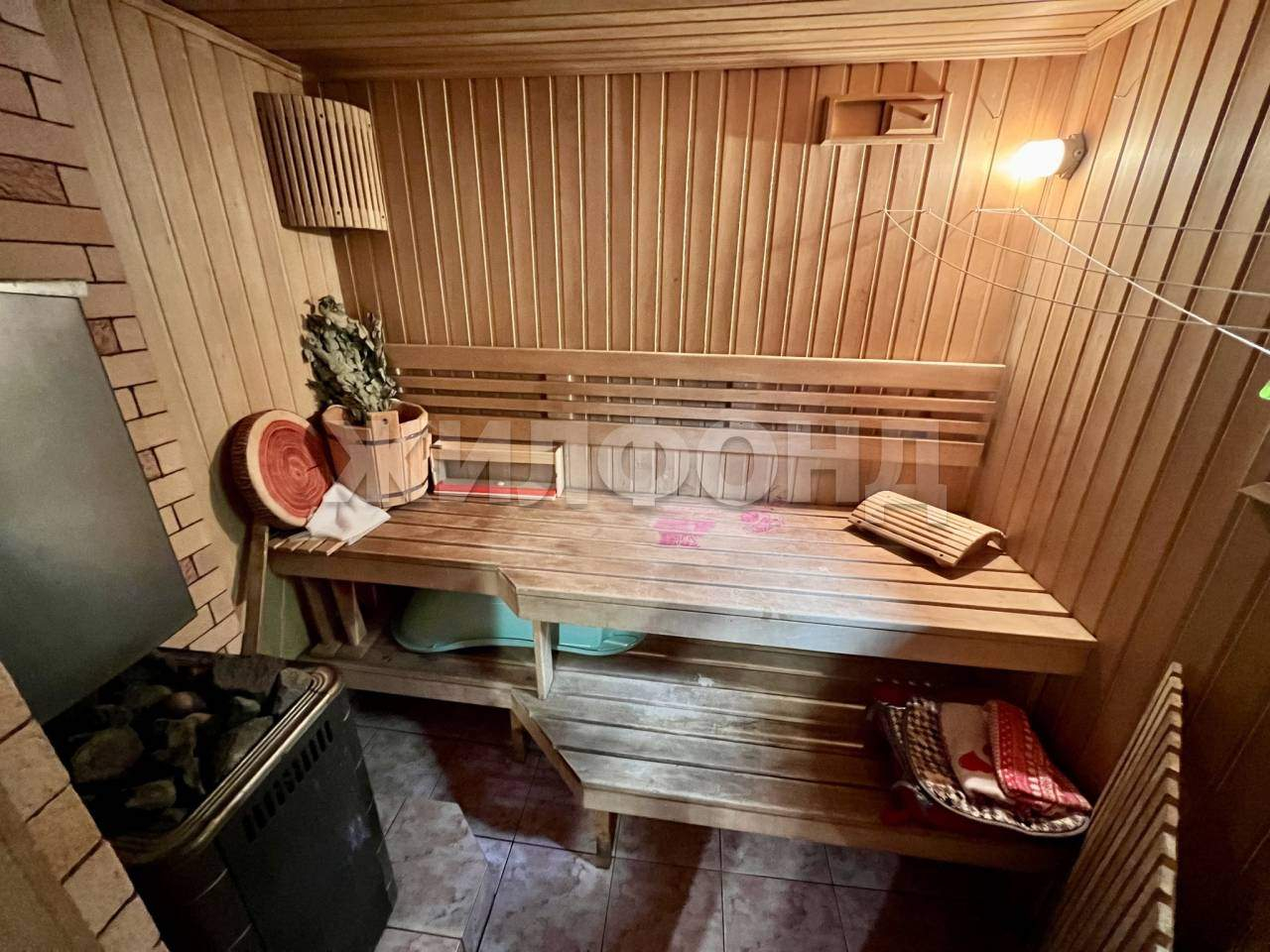 Продам земельный участок 1800 м.кв.