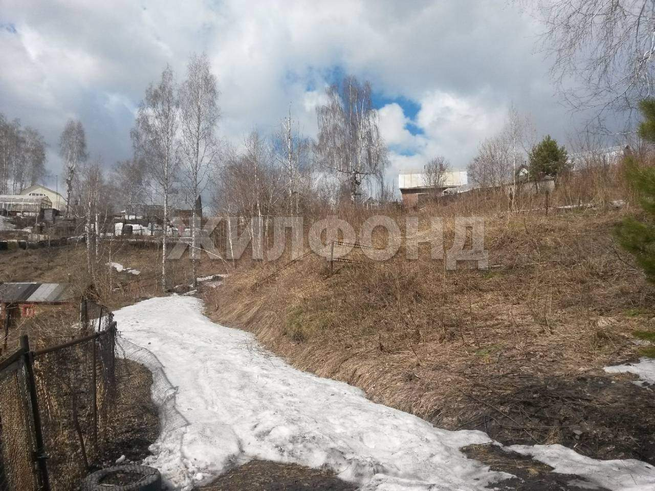 Продам земельный участок 1200 м.кв.
