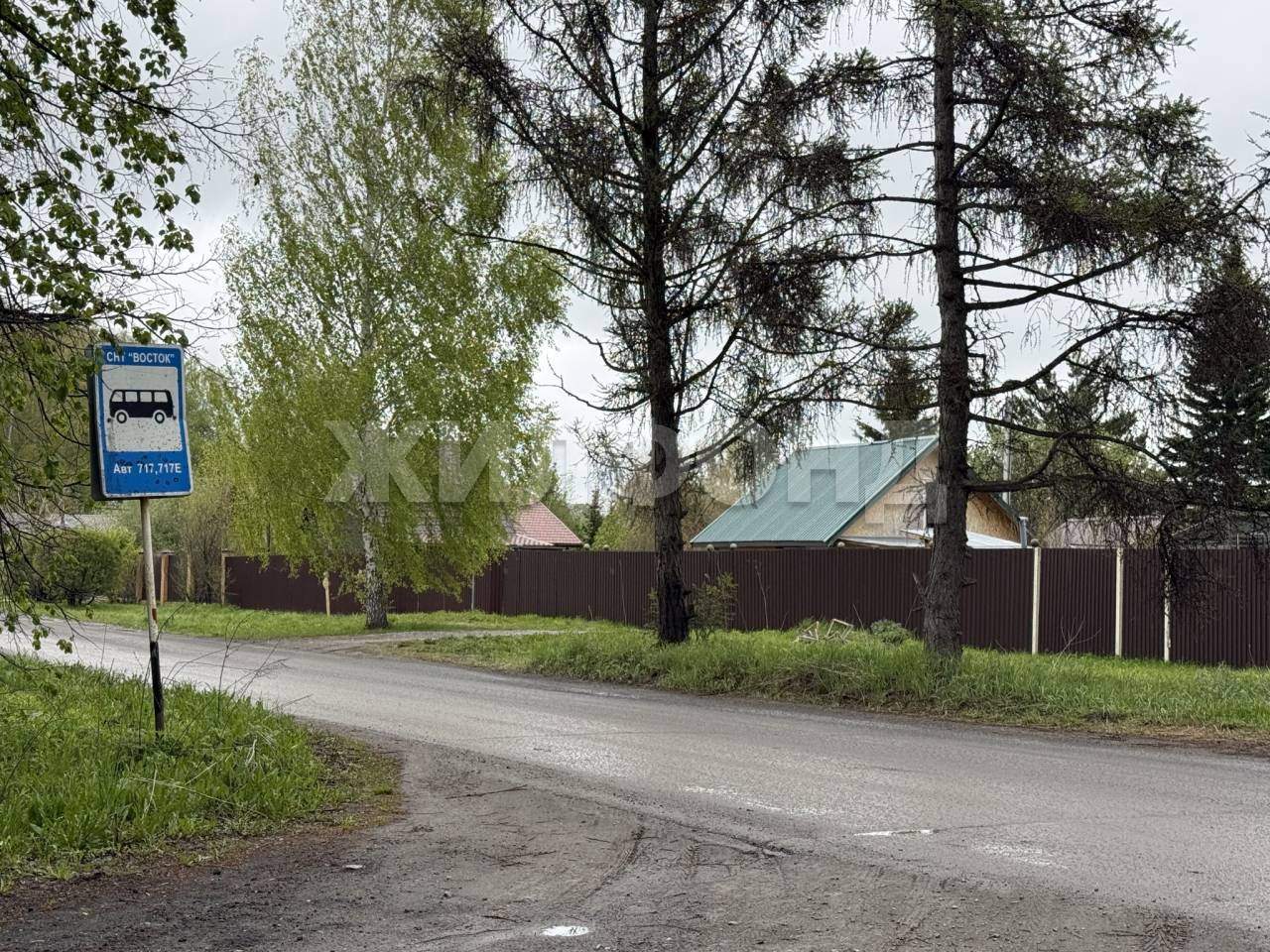 Продам земельный участок 1100 м.кв.