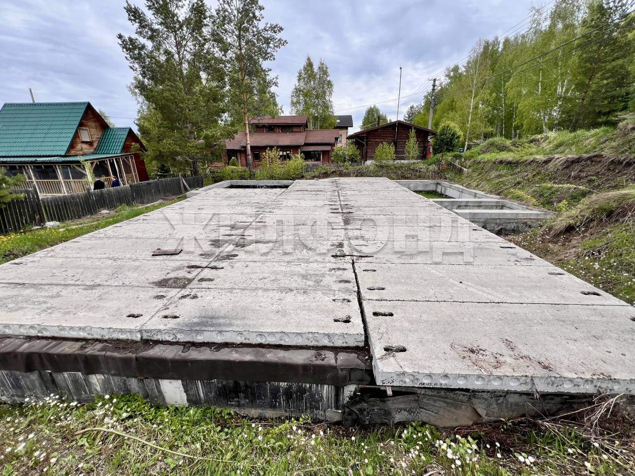 Продам земельный участок 1800 м.кв.