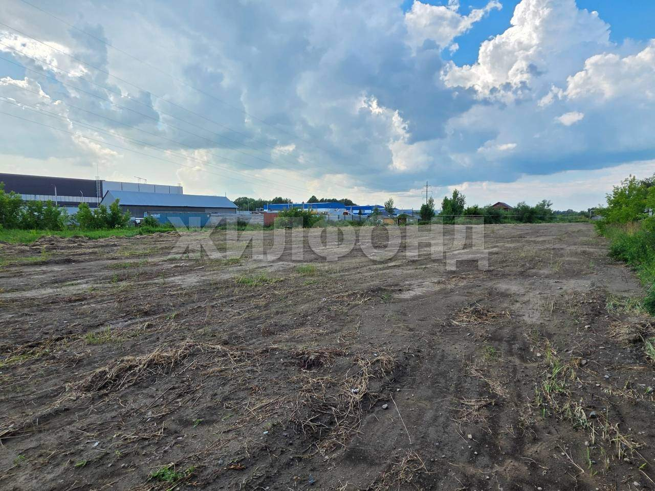 Продам земельный участок 5600 м.кв.