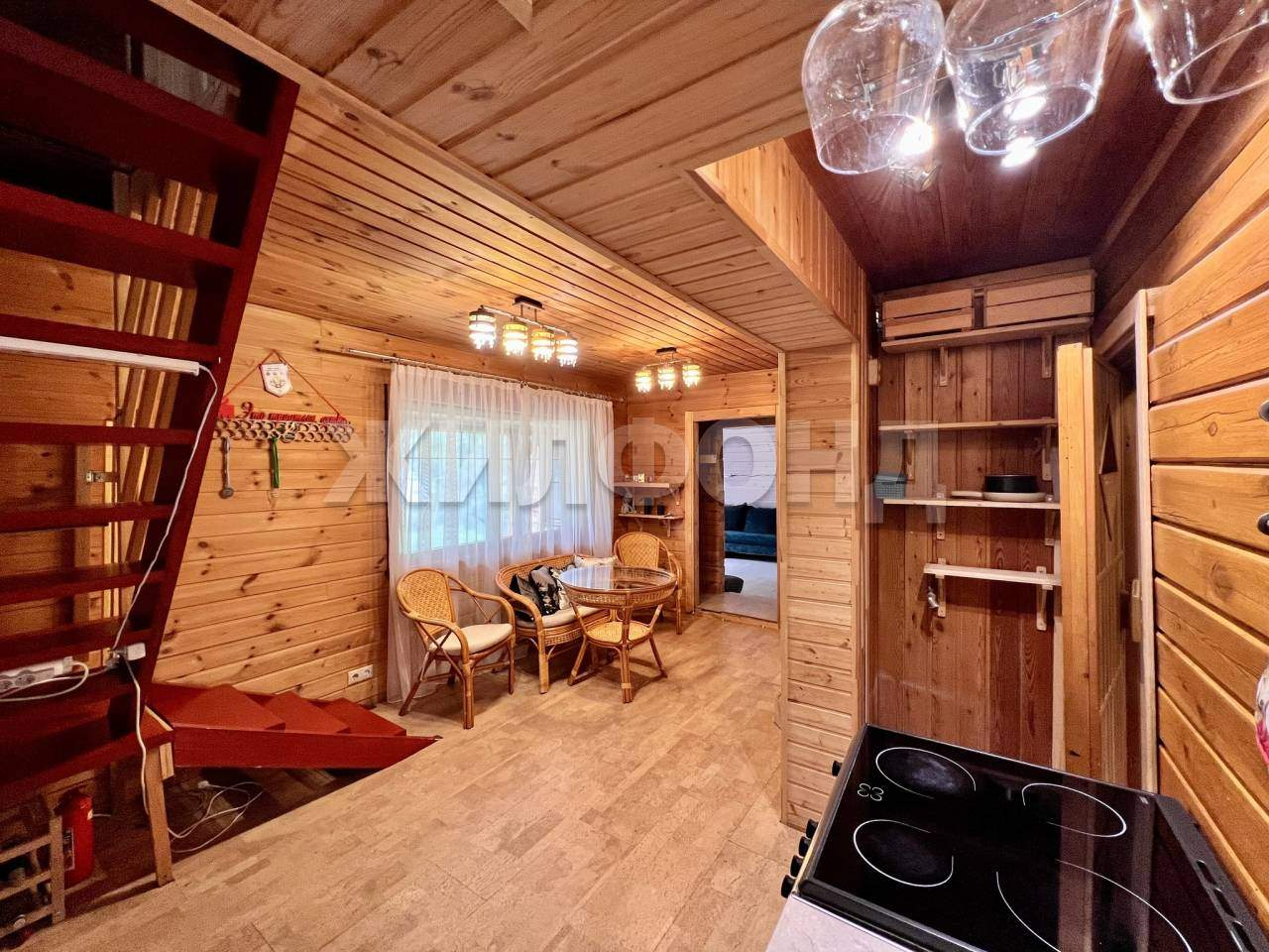Продам земельный участок 1800 м.кв.