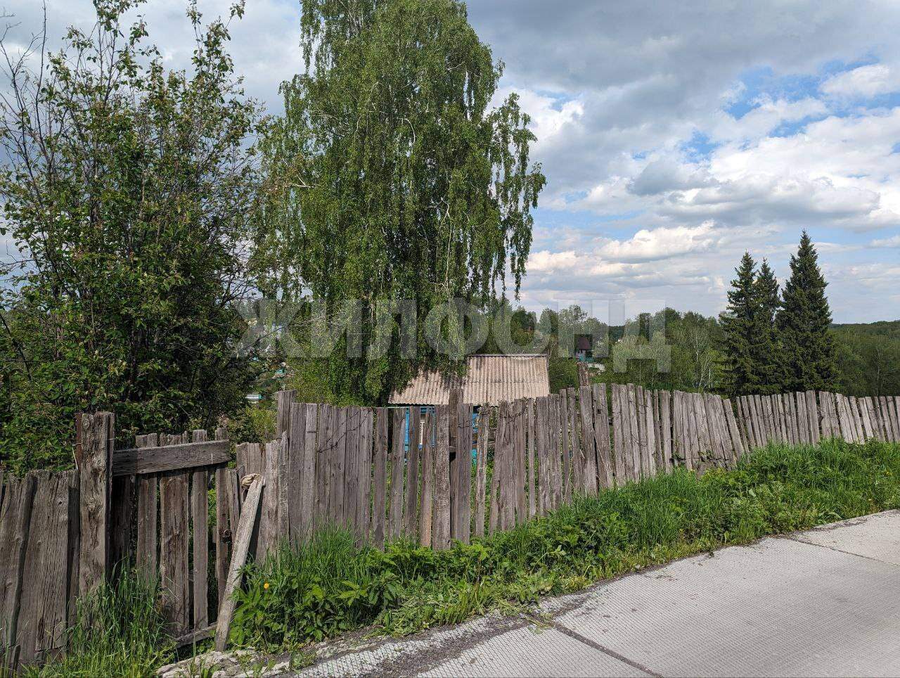 Продам земельный участок 1200 м.кв.