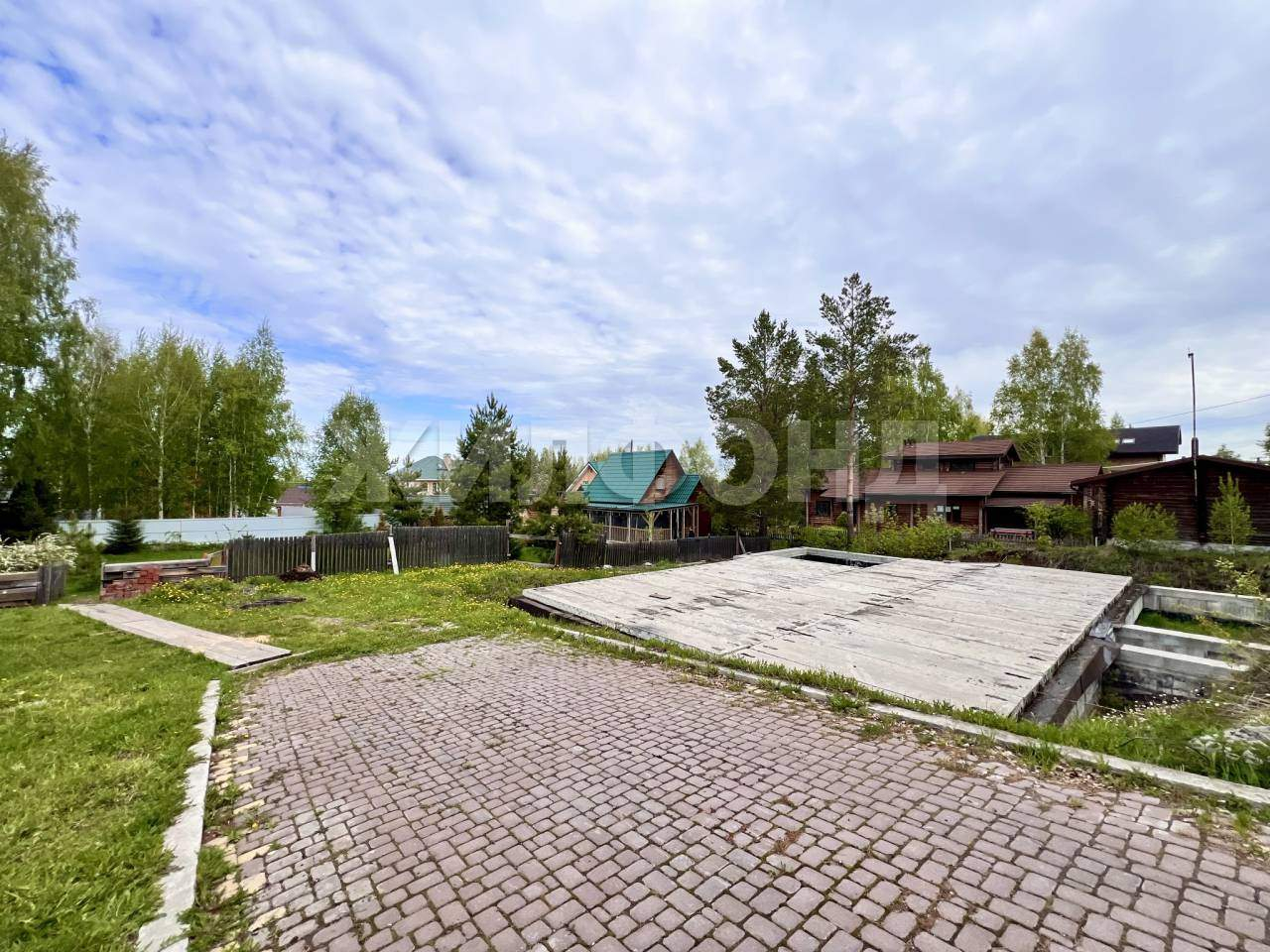 Продам земельный участок 1800 м.кв.