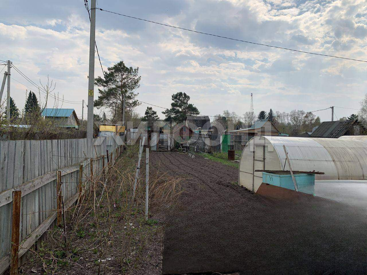 Продам земельный участок 660 м.кв.