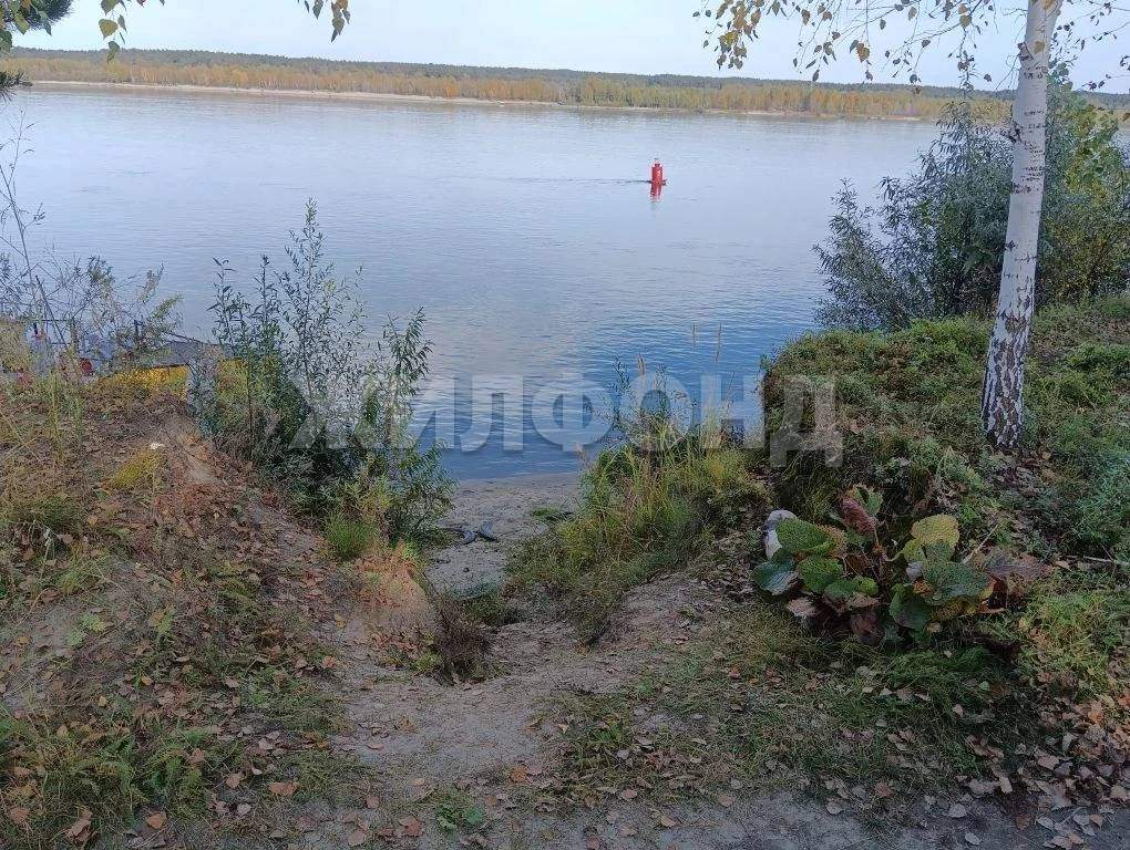 Продам земельный участок 1200 м.кв.