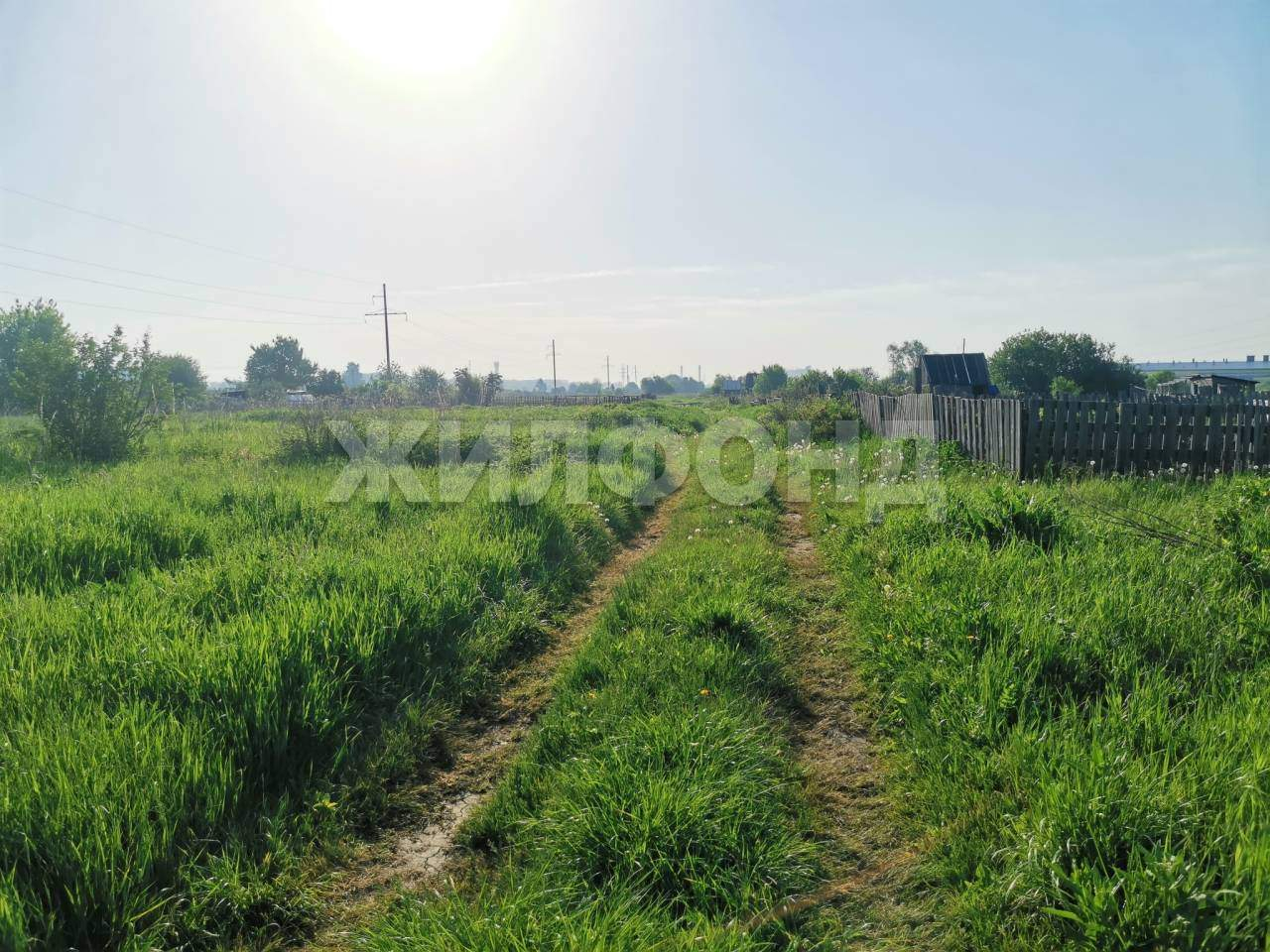 Продам земельный участок 1070 м.кв.