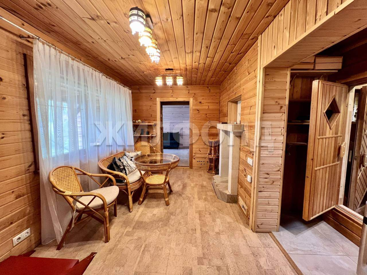 Продам земельный участок 1800 м.кв.