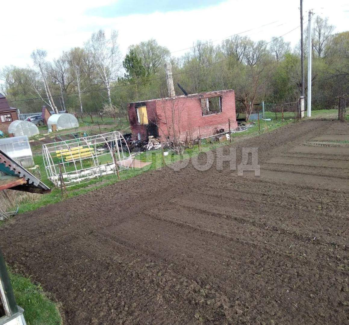 Продам земельный участок 1000 м.кв.