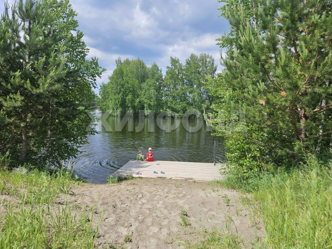 Продам земельный участок 1200 м.кв.