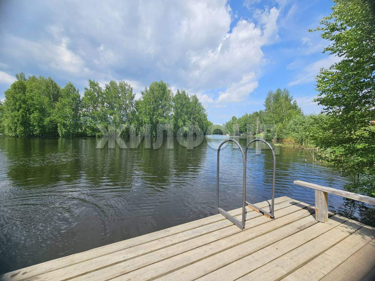 Продам земельный участок 1200 м.кв.